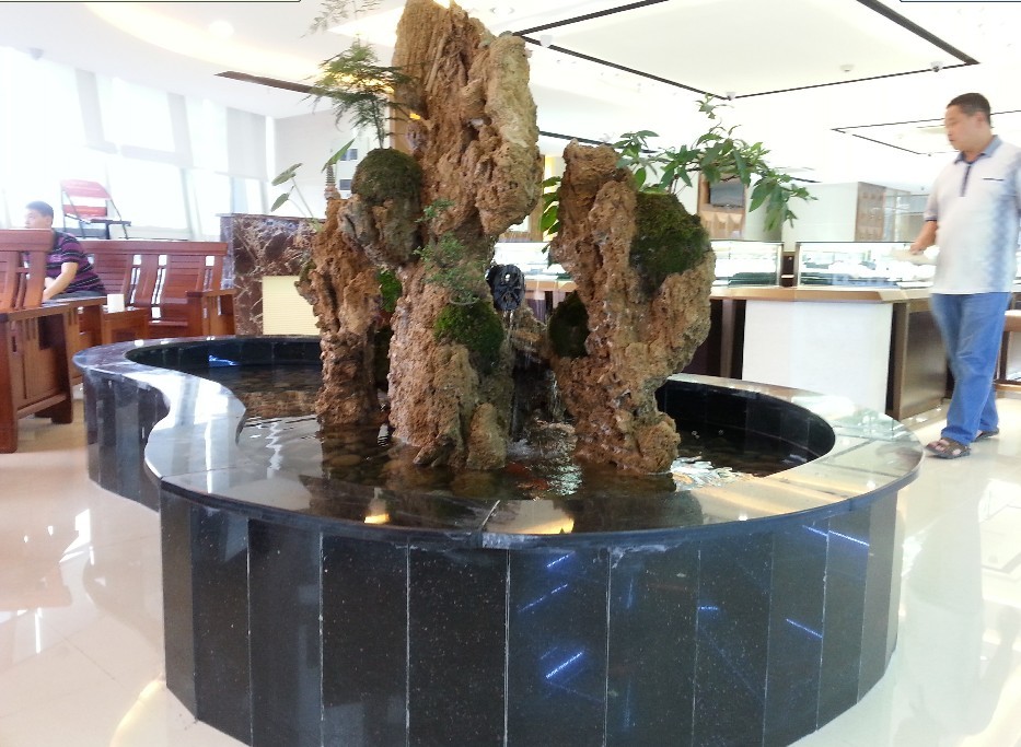 新華國(guó)際商場(chǎng)假山水景